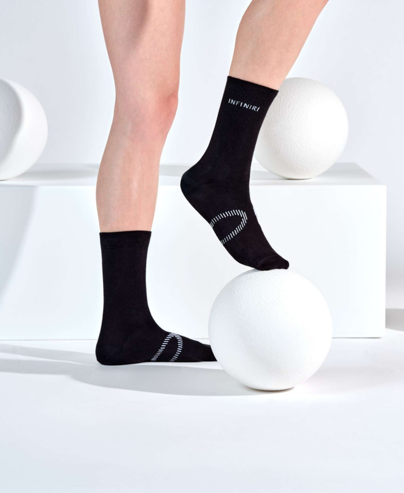 INFINIRI COMFORT Health Socks - Women / Black