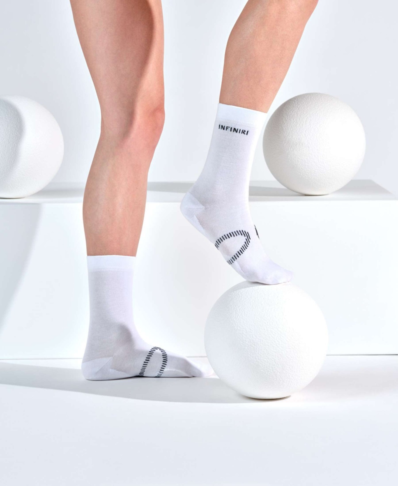 INFINIRI COMFORT Health Socks - Women / White