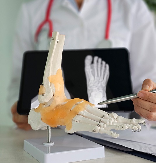 How is Morton's toe treated